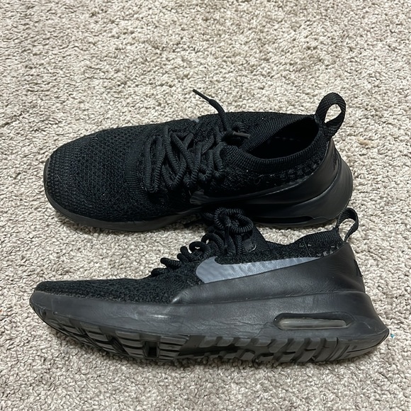 nike woman shoe - Picture 3 of 3